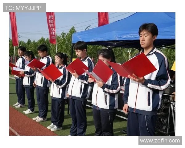 个子超矮却技艺非凡的足球明星如何在绿茵场上创造辉煌传奇