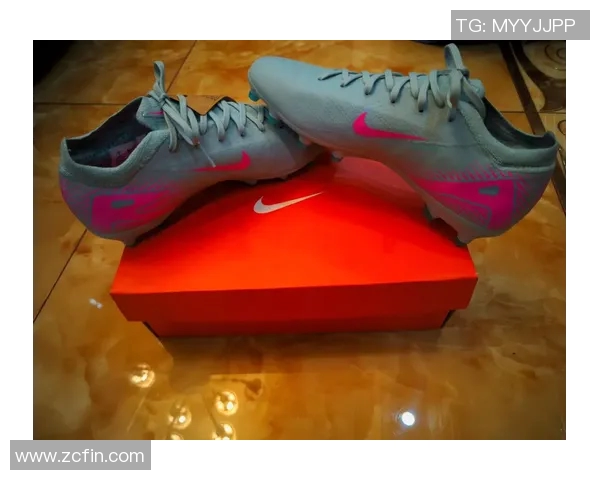 足球明星的鞋子尺寸揭秘他们的脚步有多大与成就的关系