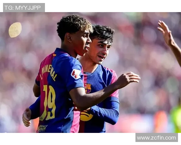 与足球明星同行的人物揭秘他们背后的故事与影响力